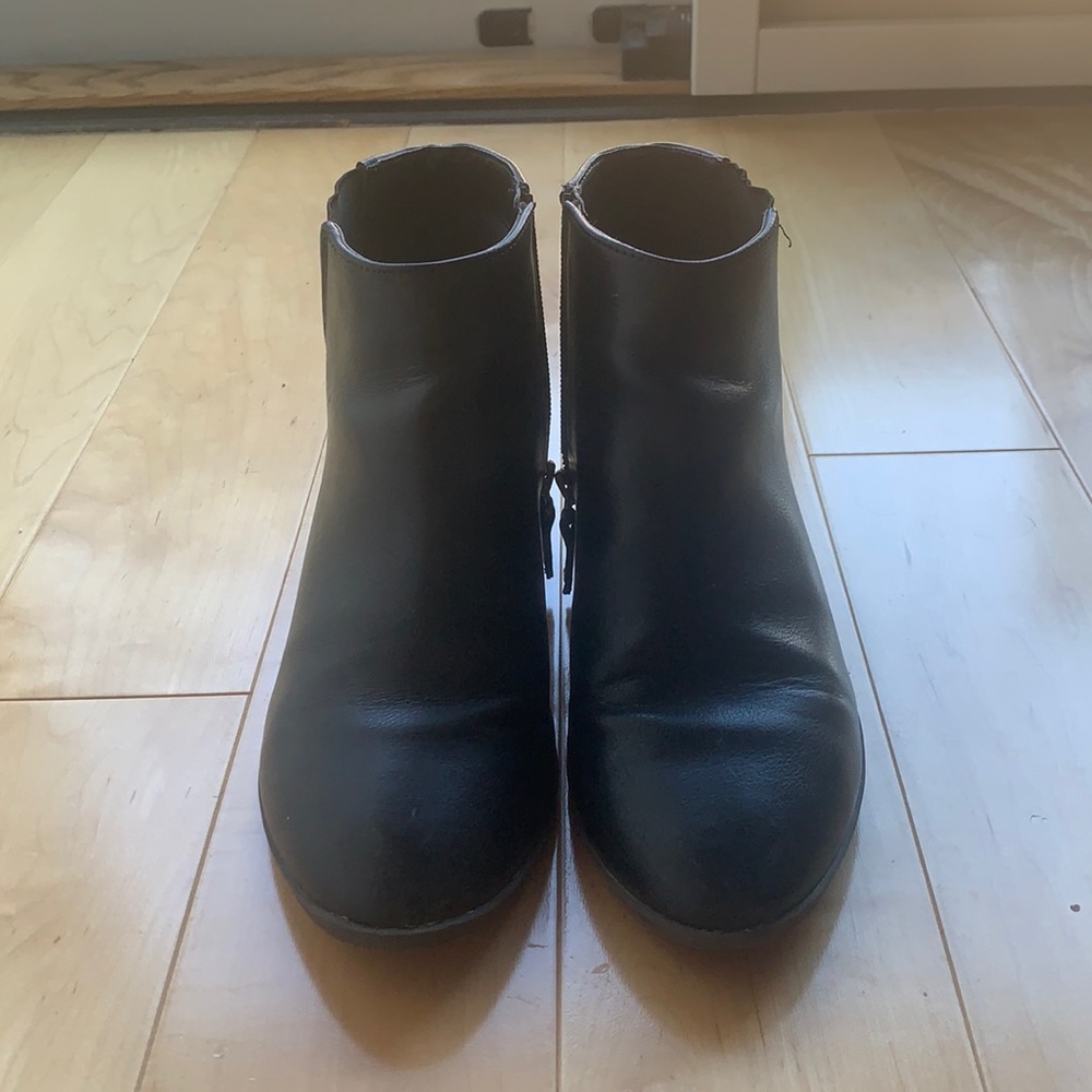 Size 7.5 Dr. Scholl’s black boots